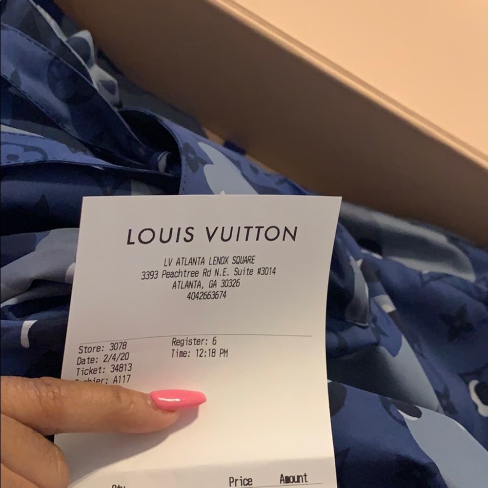 Louis Vuitton - Picture 3 of 3